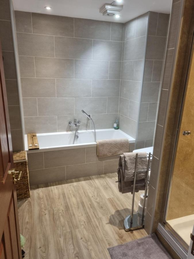 Stunning Spacious Apartment On River Ness Inverness Exterior photo